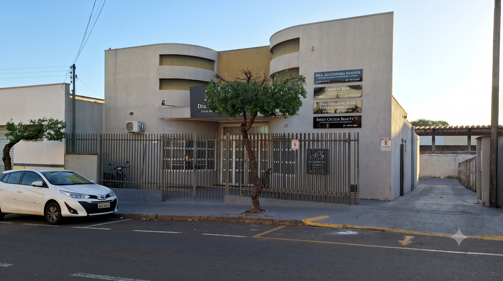 Fachada do edifício onde fica a clínica de Cristina Lima em Catanduva
